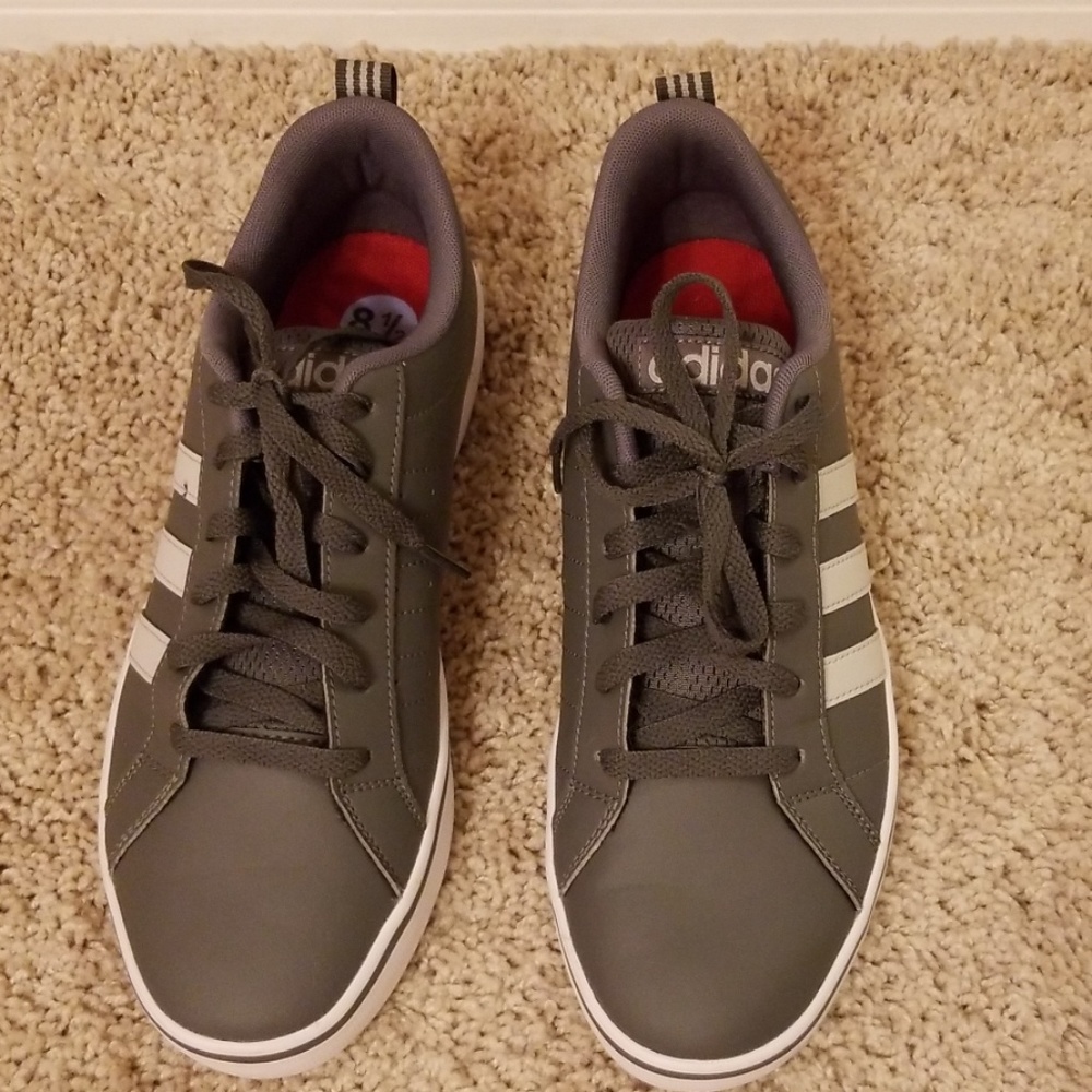 Adidas Sneakers